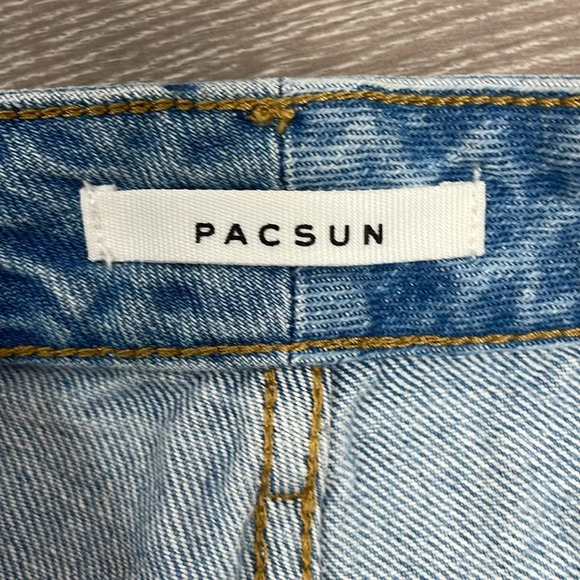 NWT PacSun Mom Jeans High Rise Elvira Light Wash Distressed Destroyed 24 - Picture 13 of 16